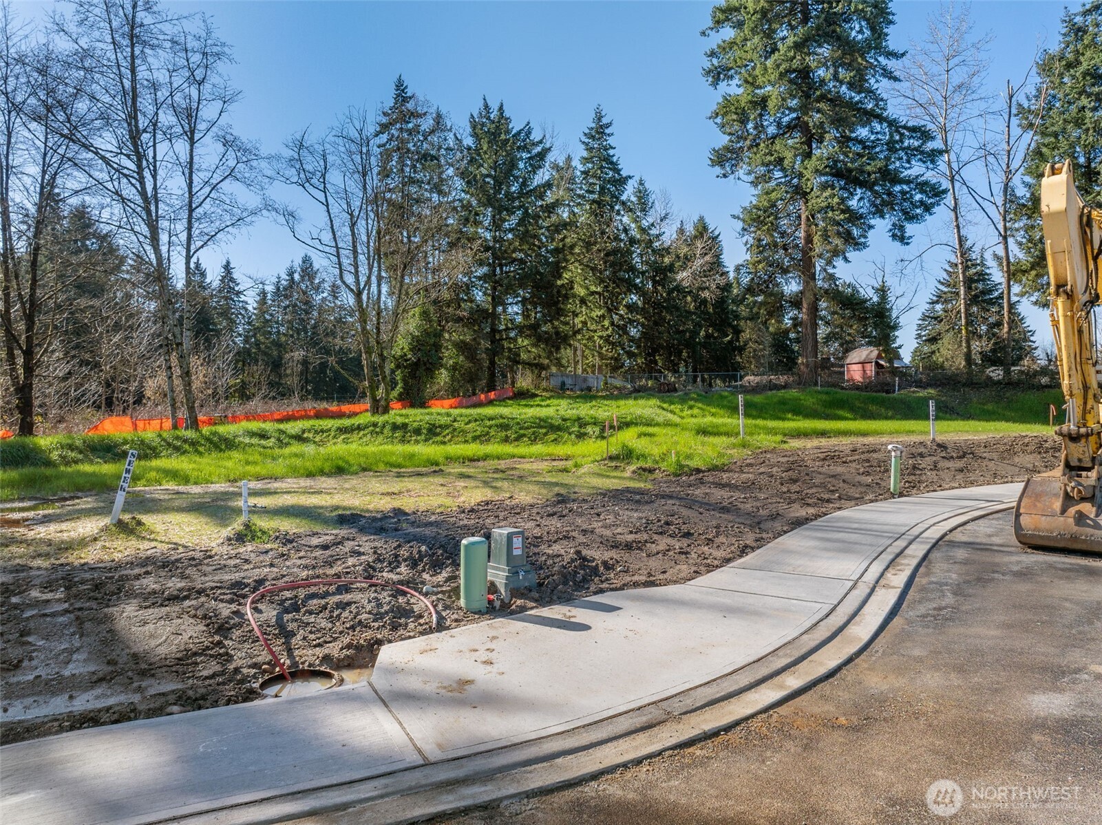 10712 Fruitland Avenue E