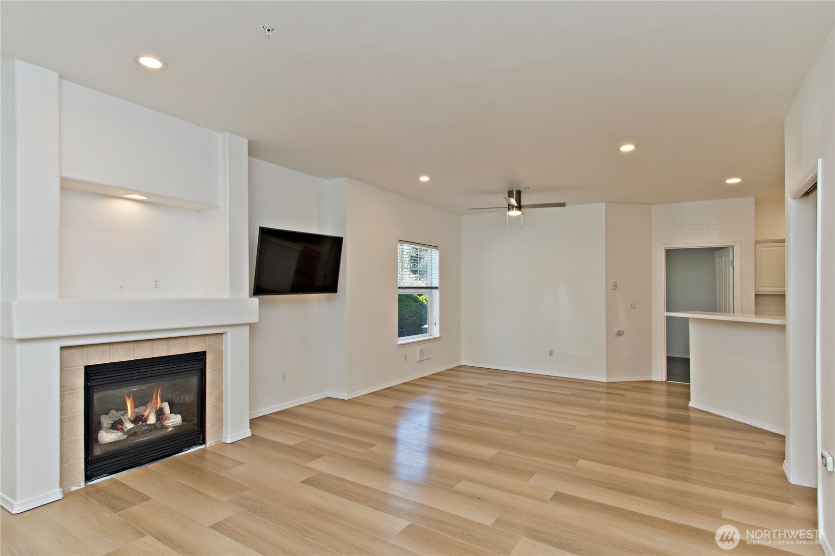 1920 Spencer Court Unit: B13