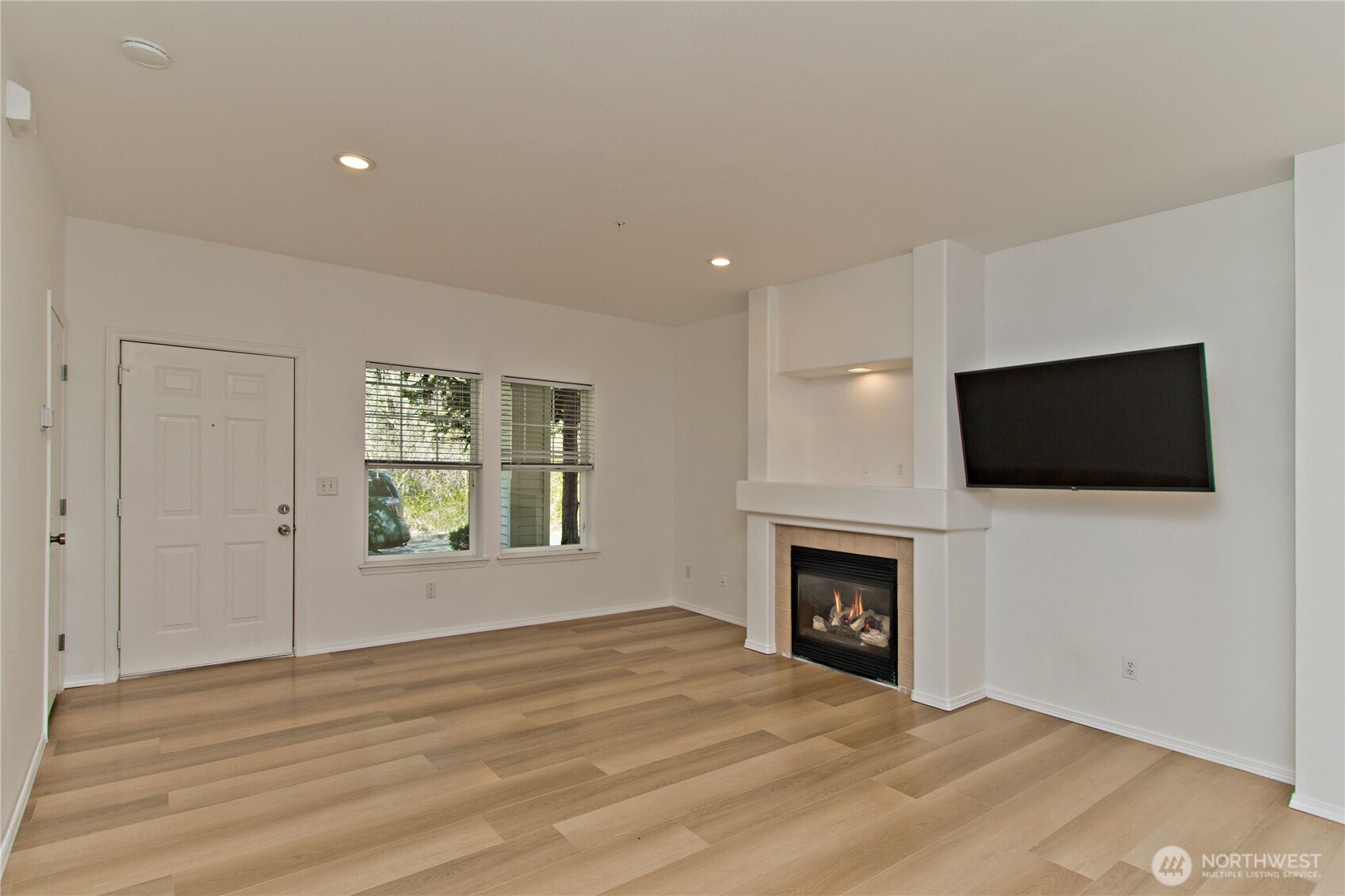1920 Spencer Court Unit: B13