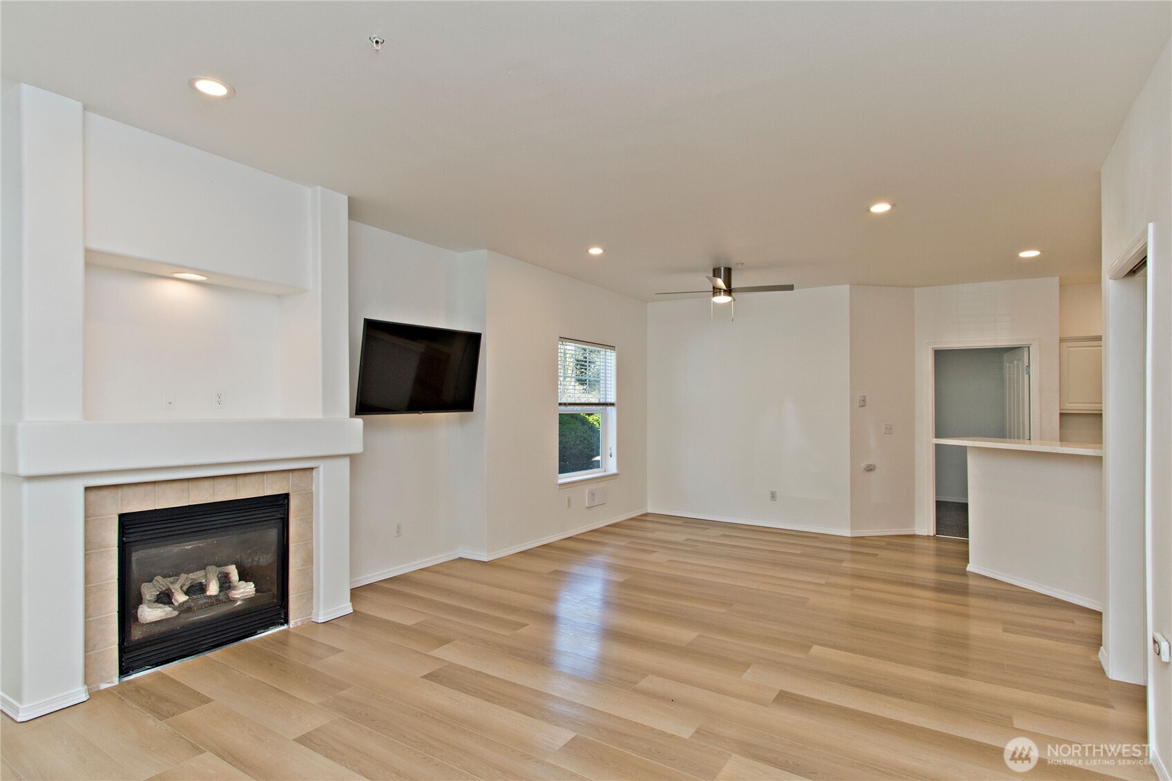 1920 Spencer Court Unit: B13