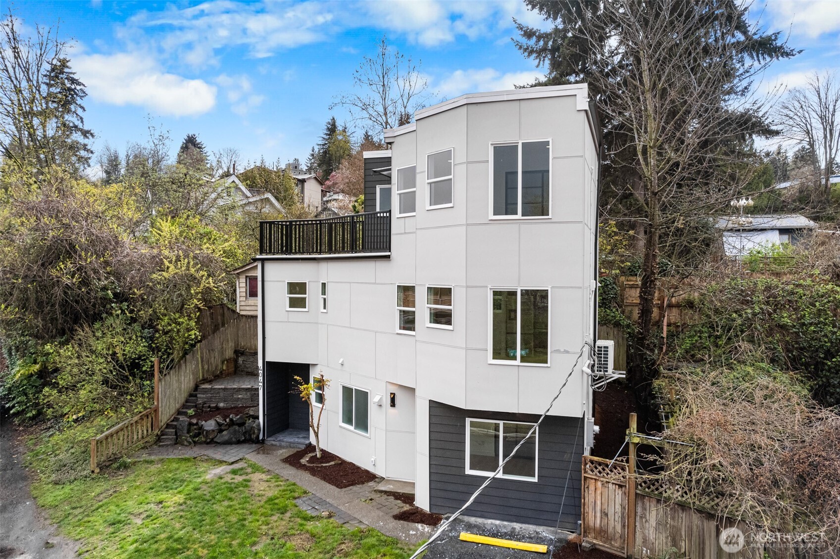 4047 25TH Avenue W