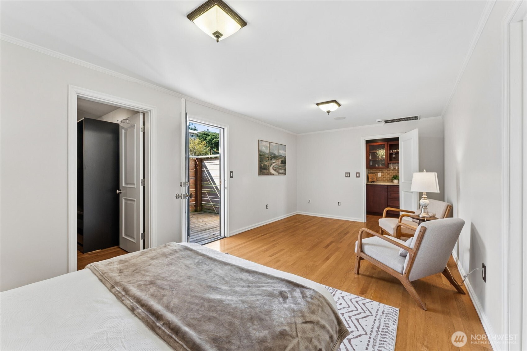 8424 East Side Drive NE