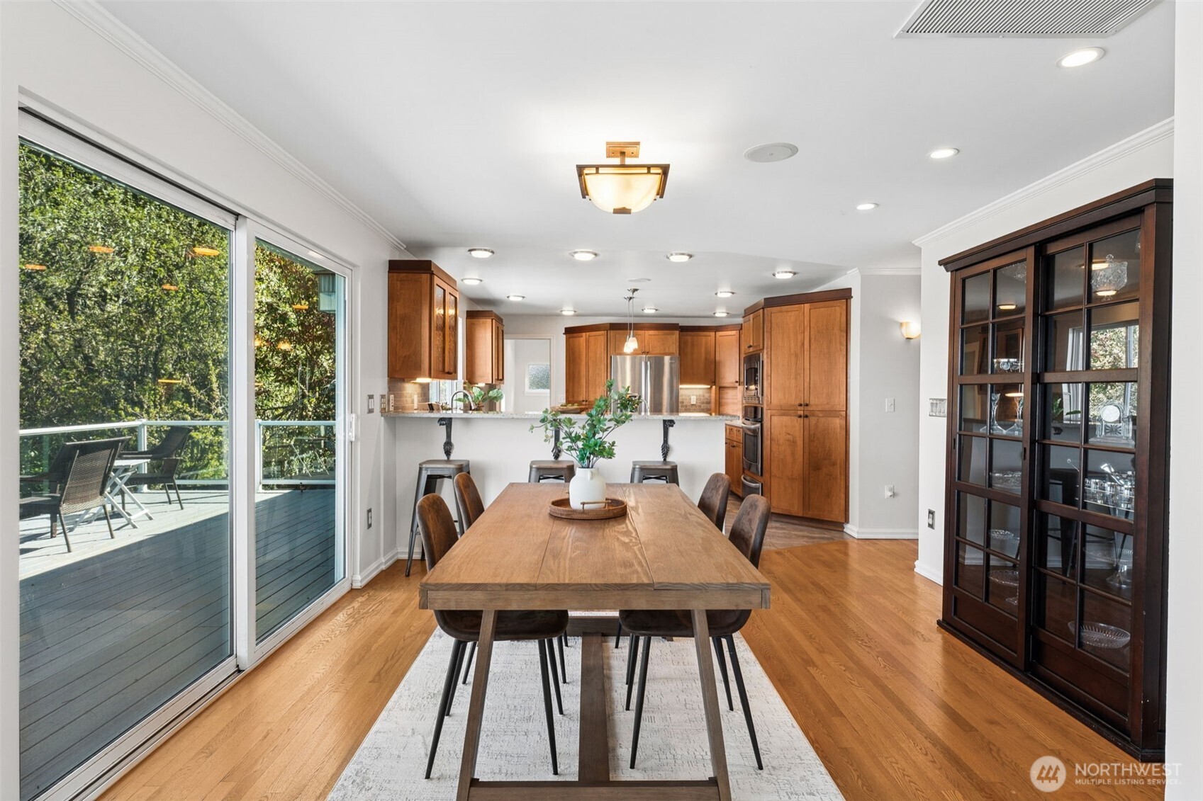 8424 East Side Drive NE