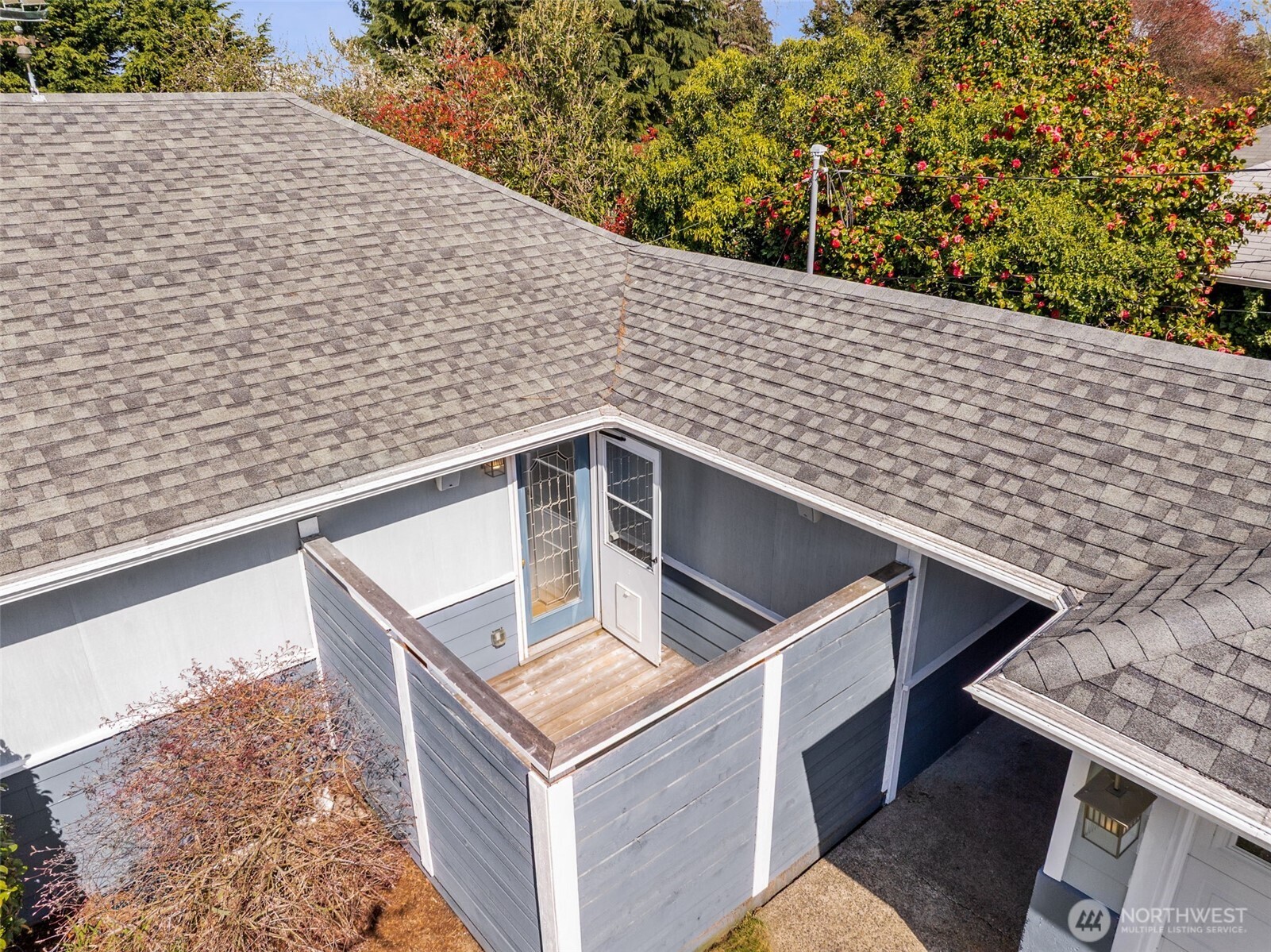 8424 East Side Drive NE