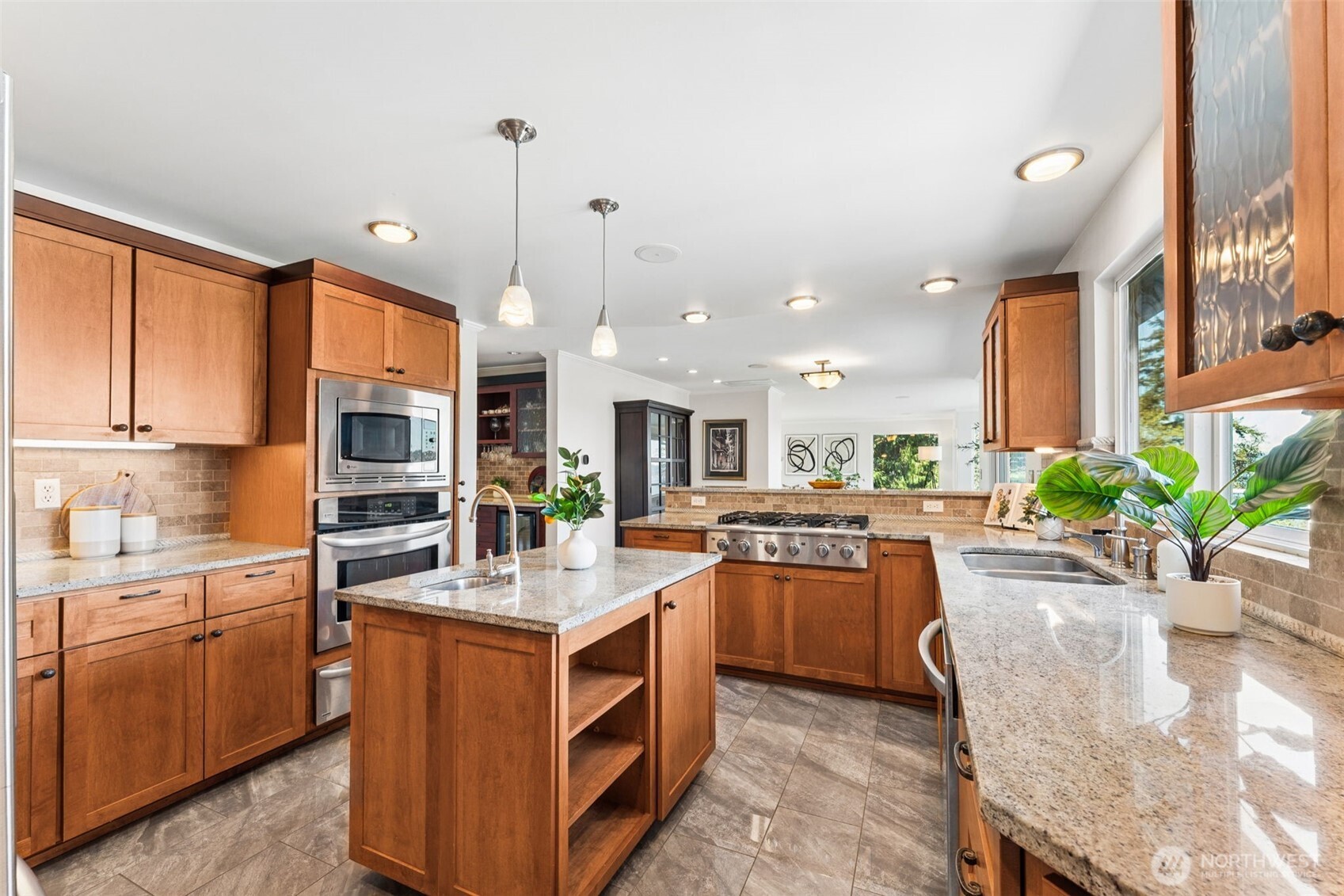 8424 East Side Drive NE