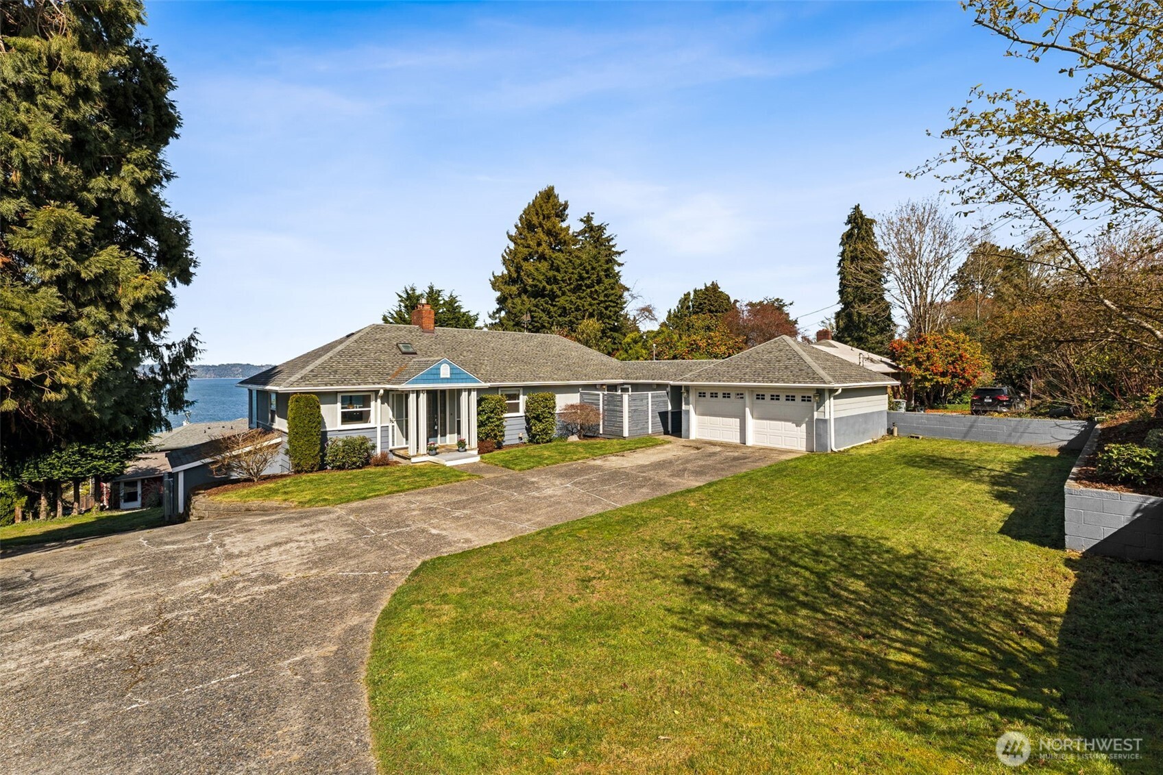 8424 East Side Drive NE