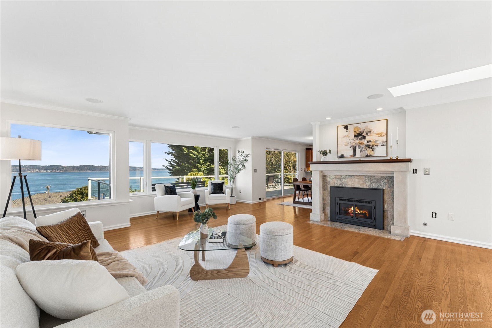 8424 East Side Drive NE