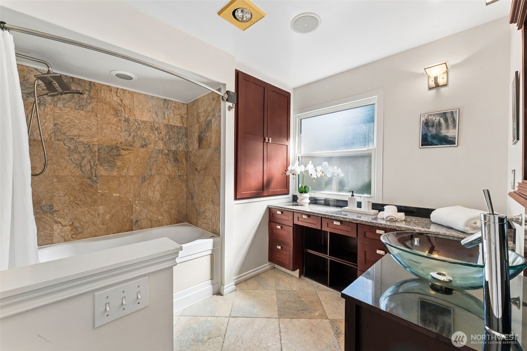 8424 East Side Drive NE