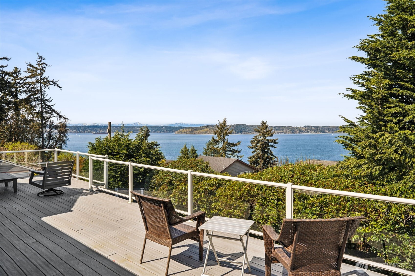 8424 East Side Drive NE