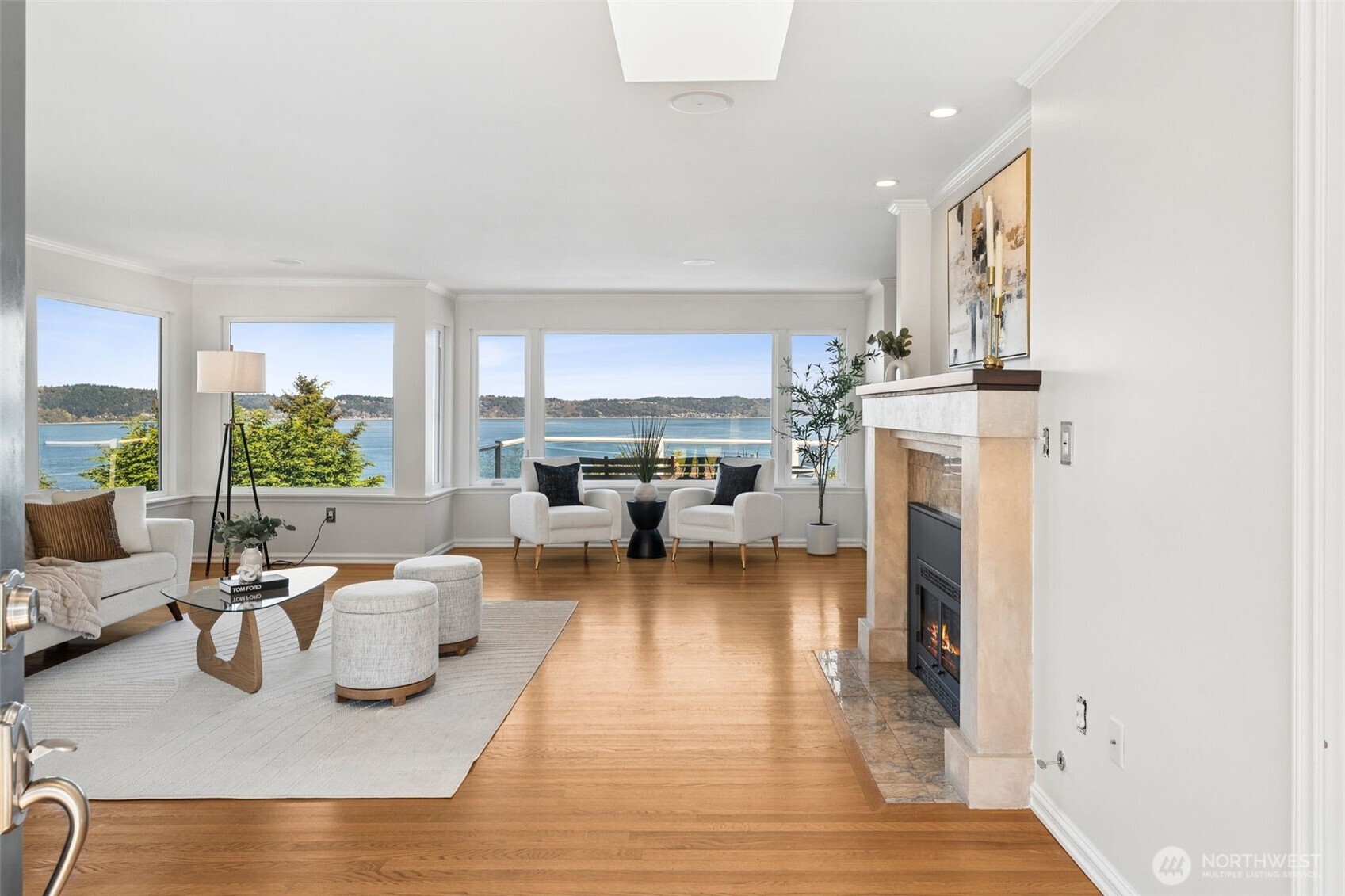 8424 East Side Drive NE