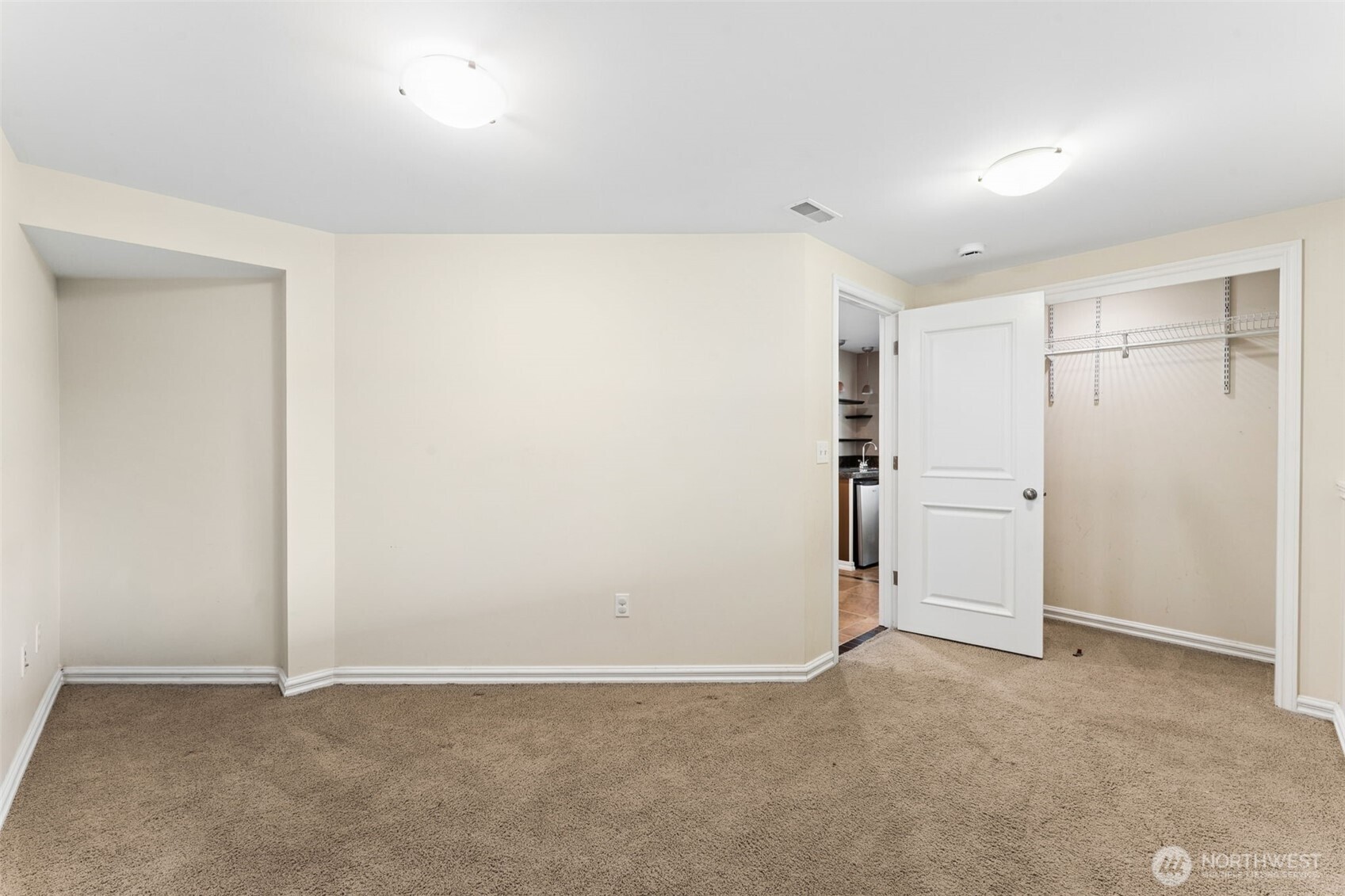 8424 East Side Drive NE