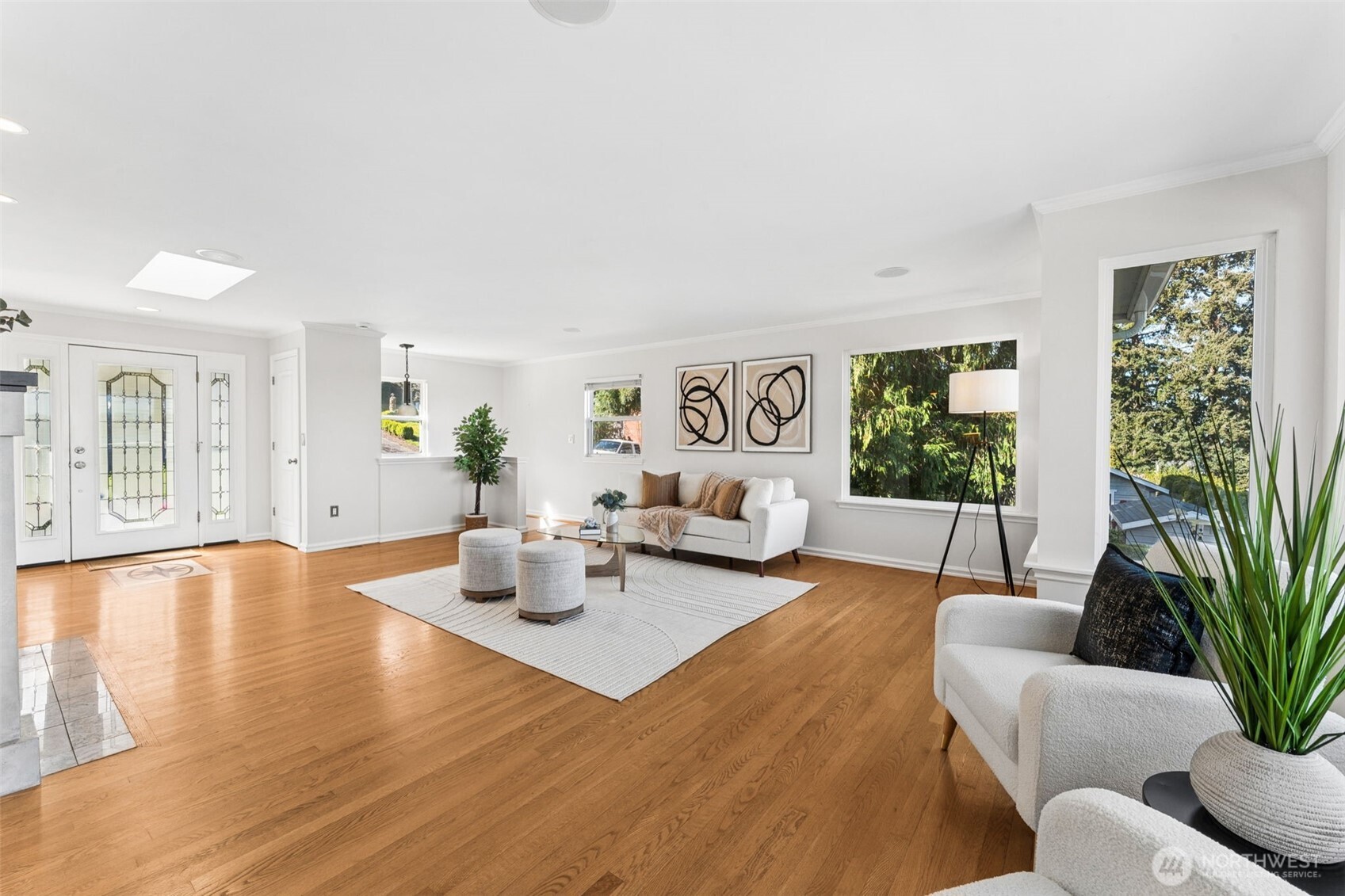 8424 East Side Drive NE