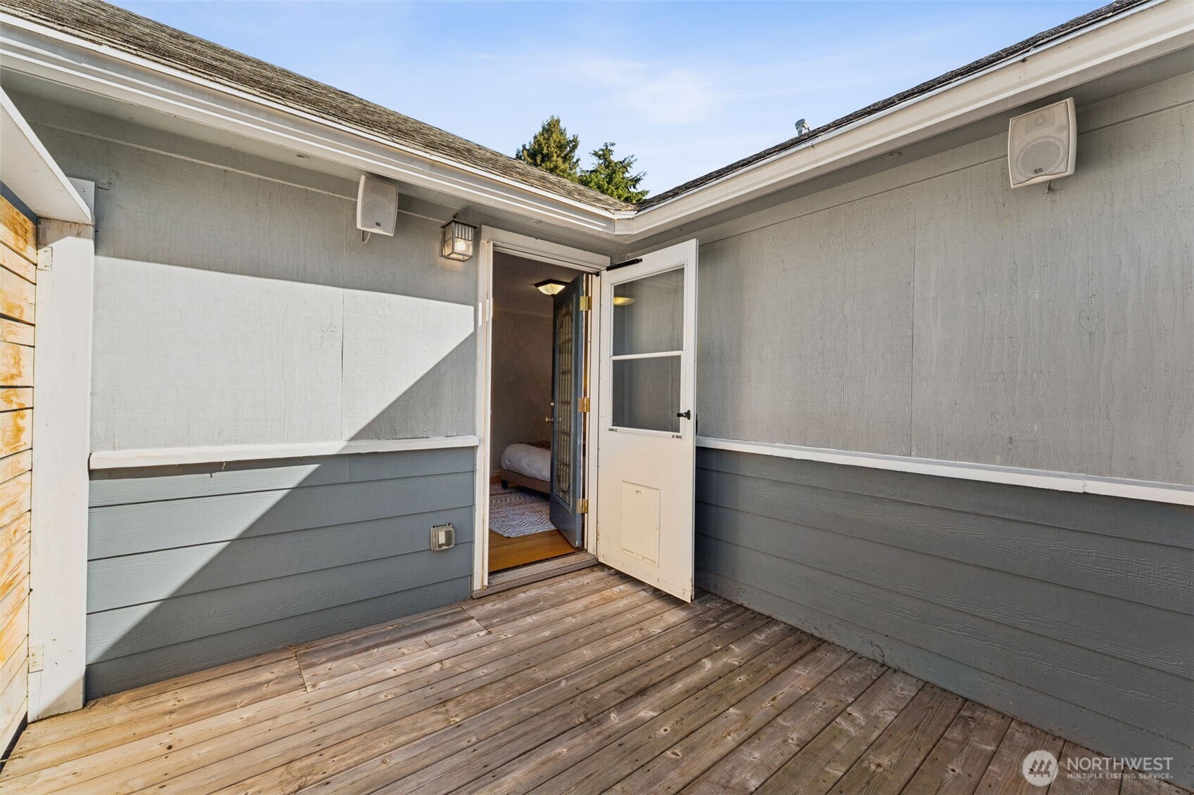 8424 East Side Drive NE