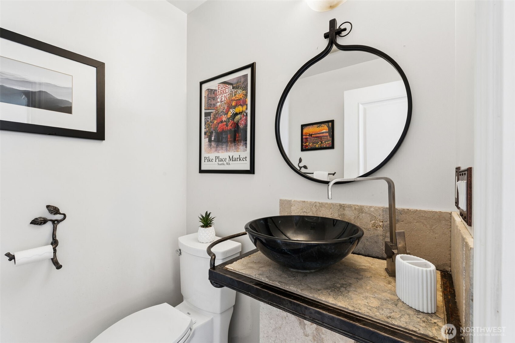 8424 East Side Drive NE