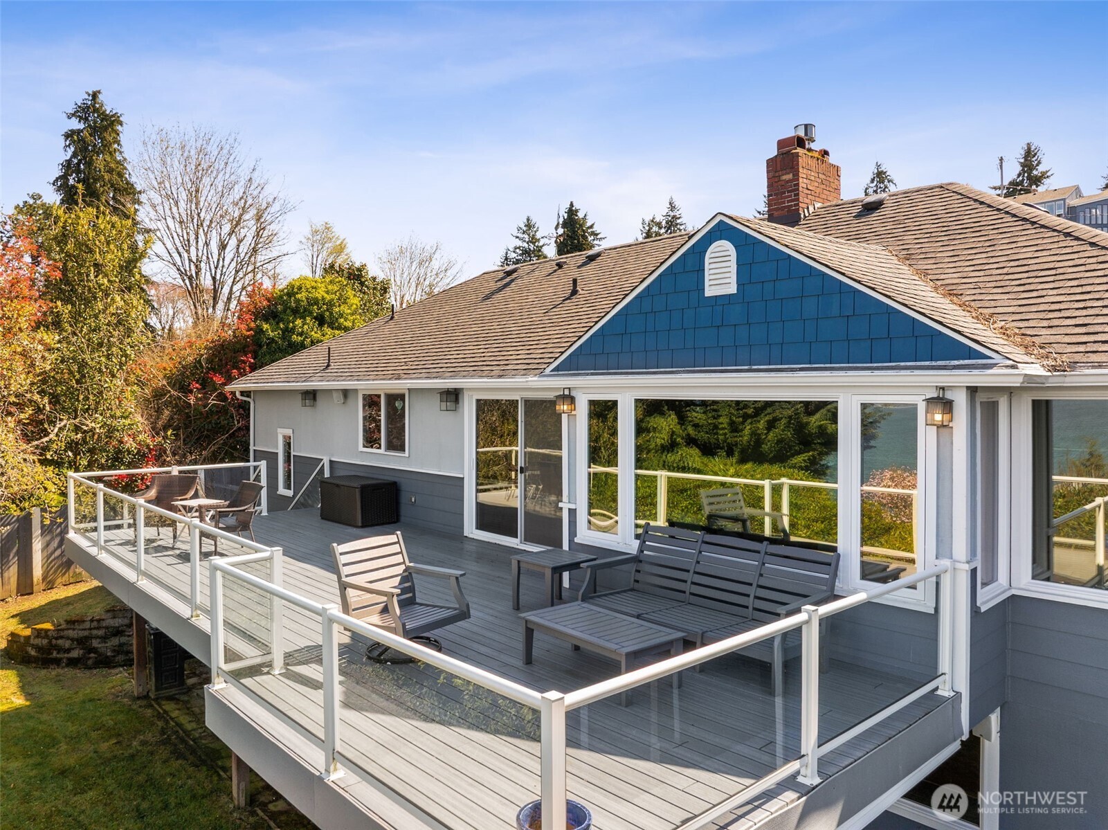 8424 East Side Drive NE