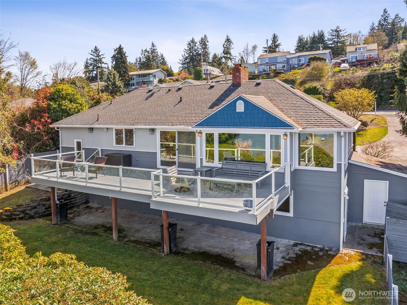 8424 East Side Drive NE