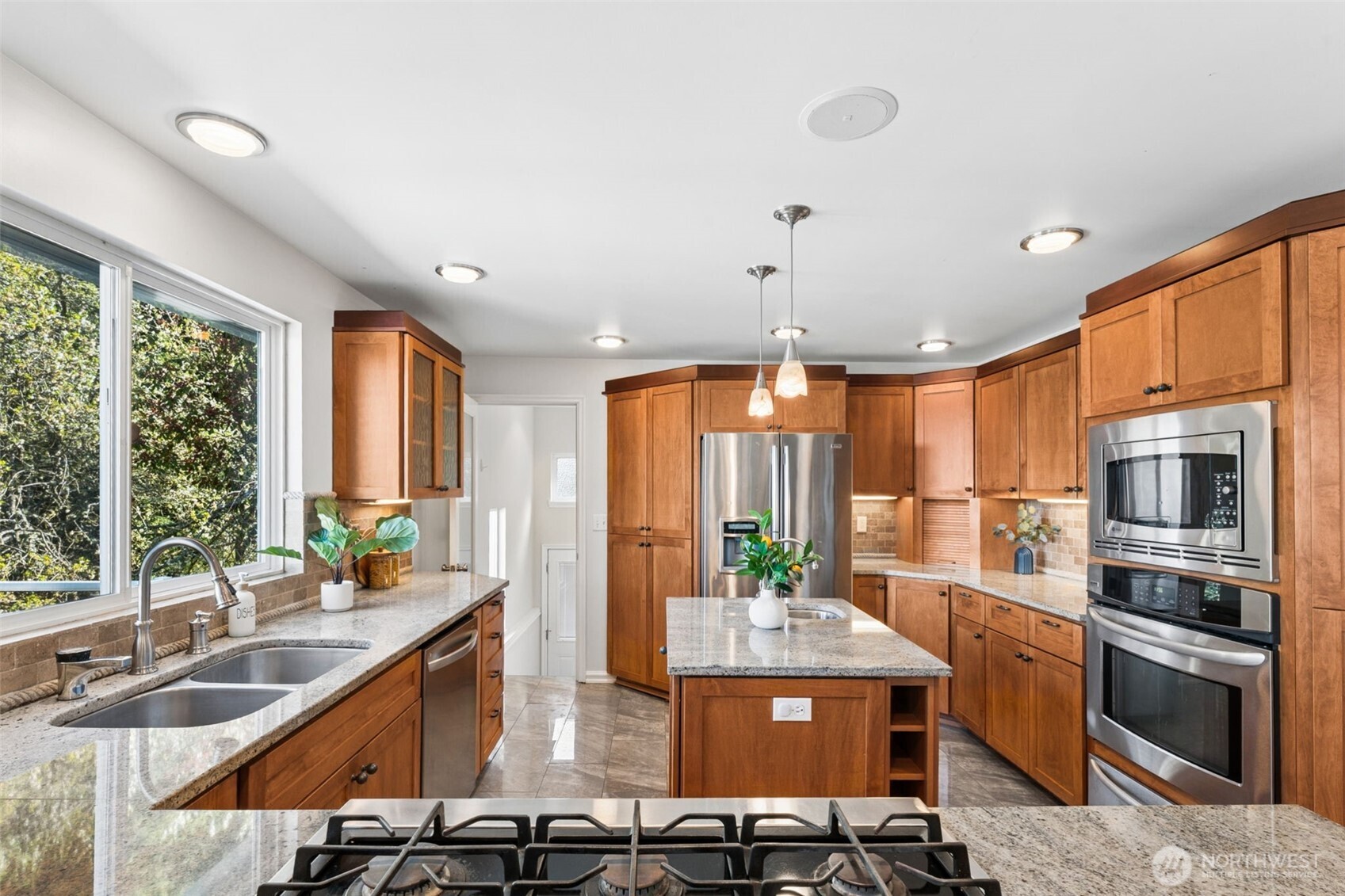 8424 East Side Drive NE