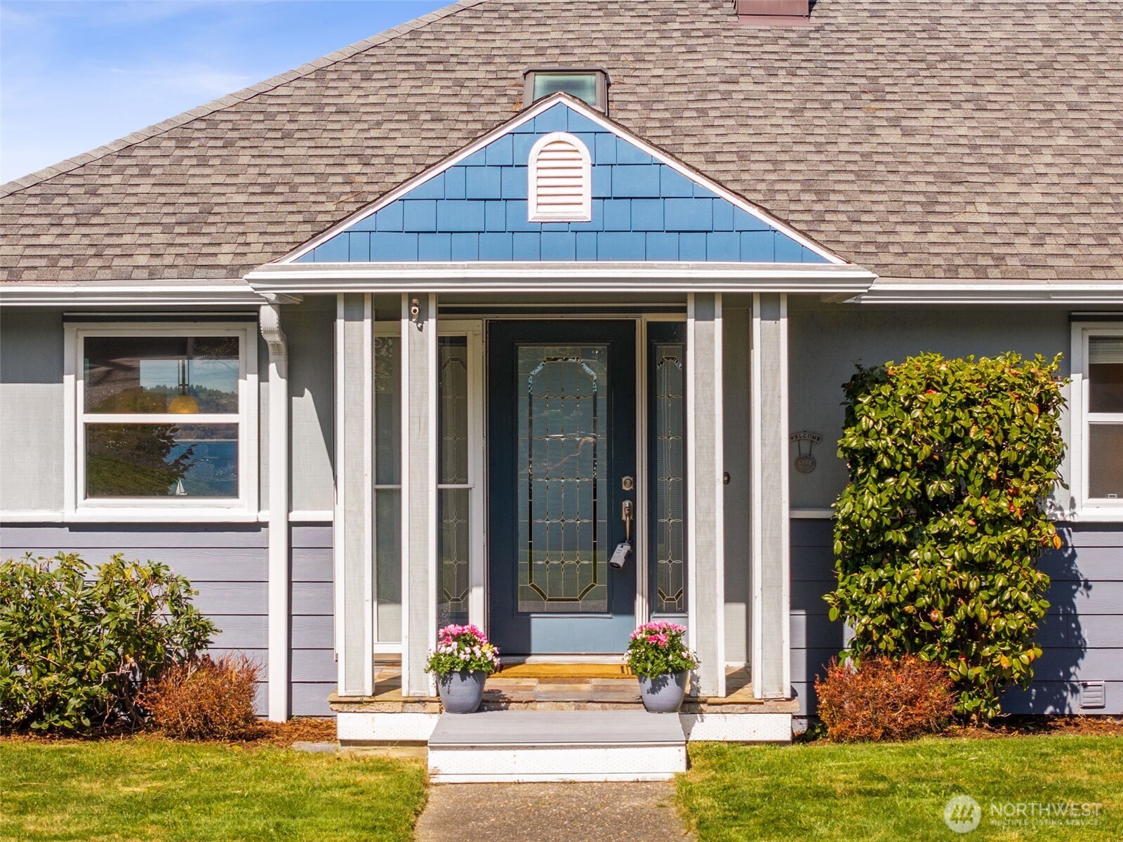 8424 East Side Drive NE