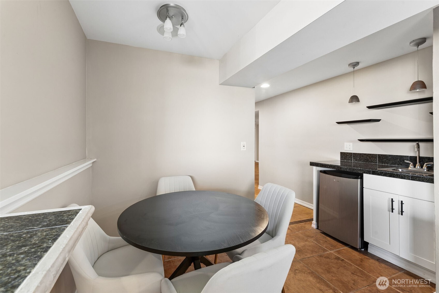 8424 East Side Drive NE