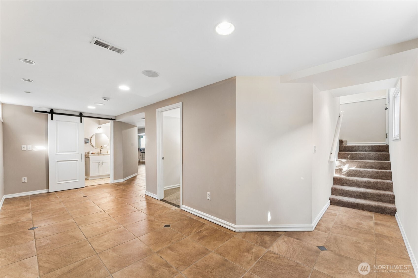 8424 East Side Drive NE