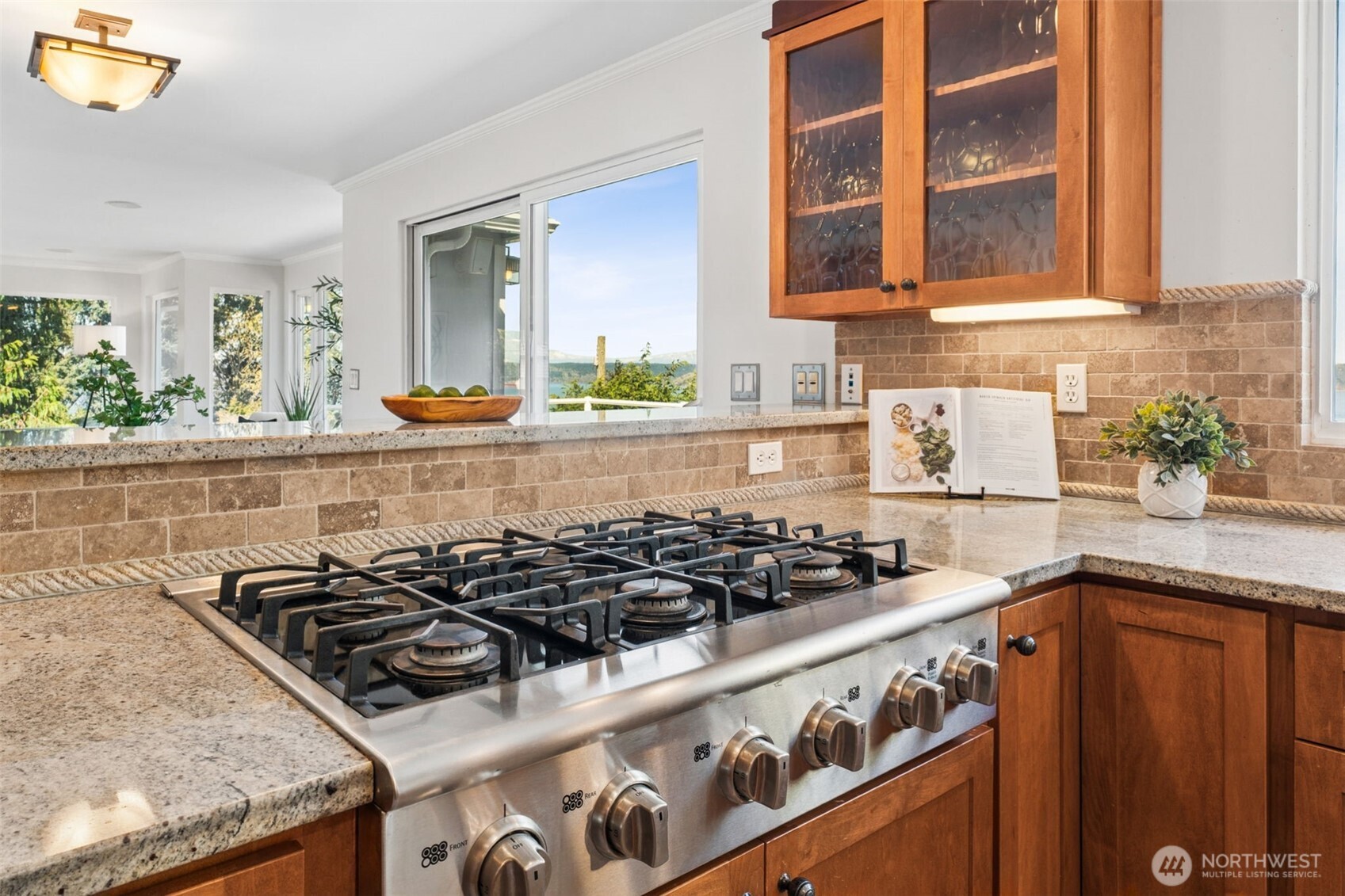 8424 East Side Drive NE