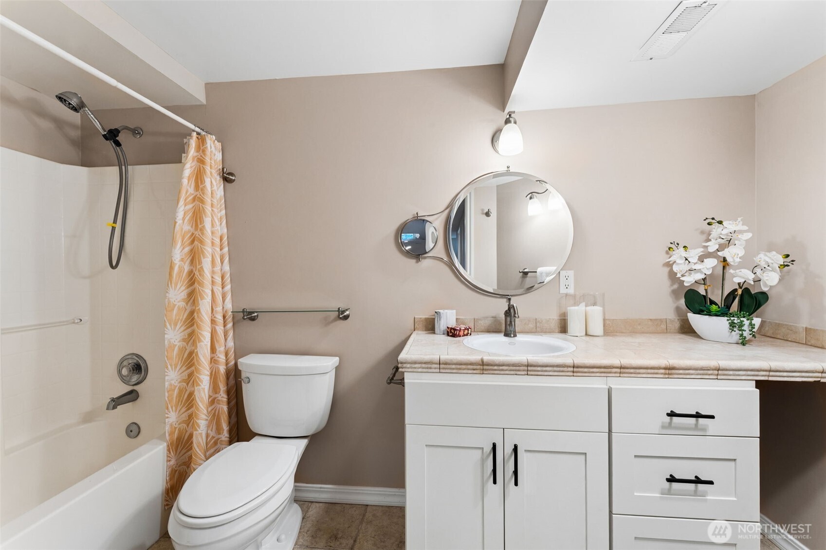 8424 East Side Drive NE