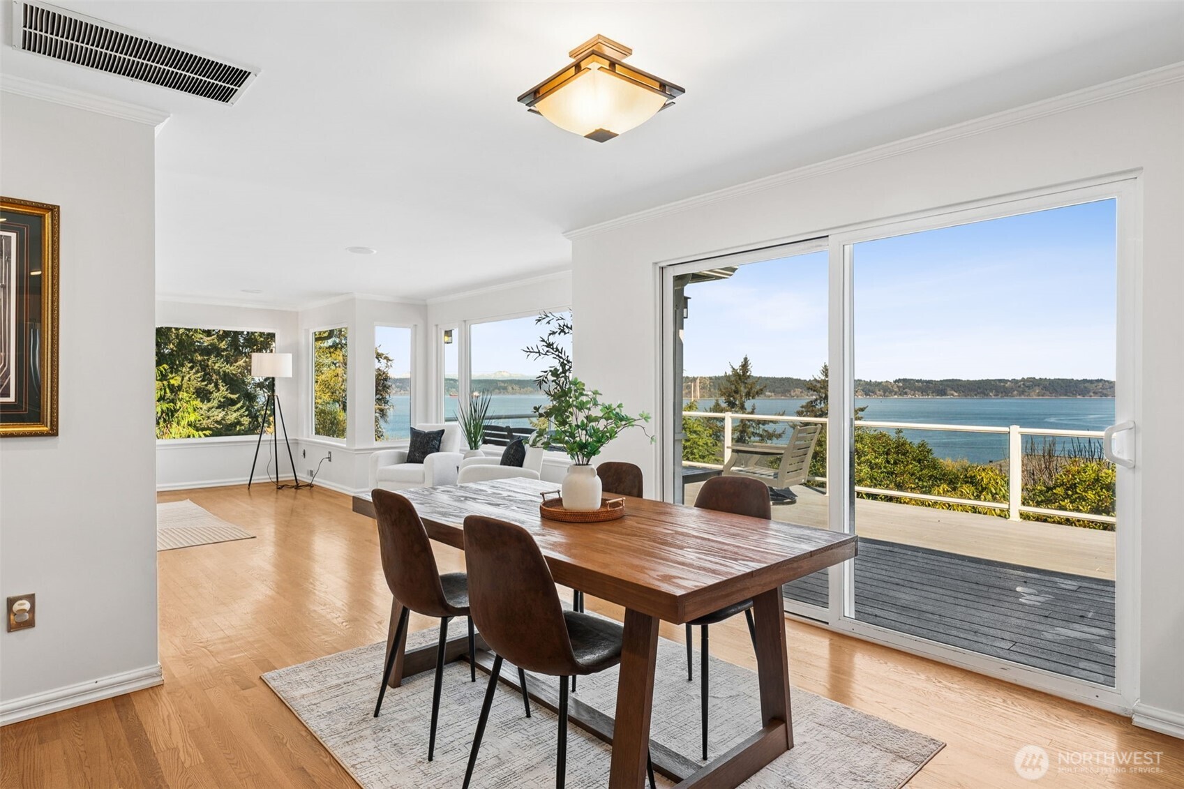 8424 East Side Drive NE