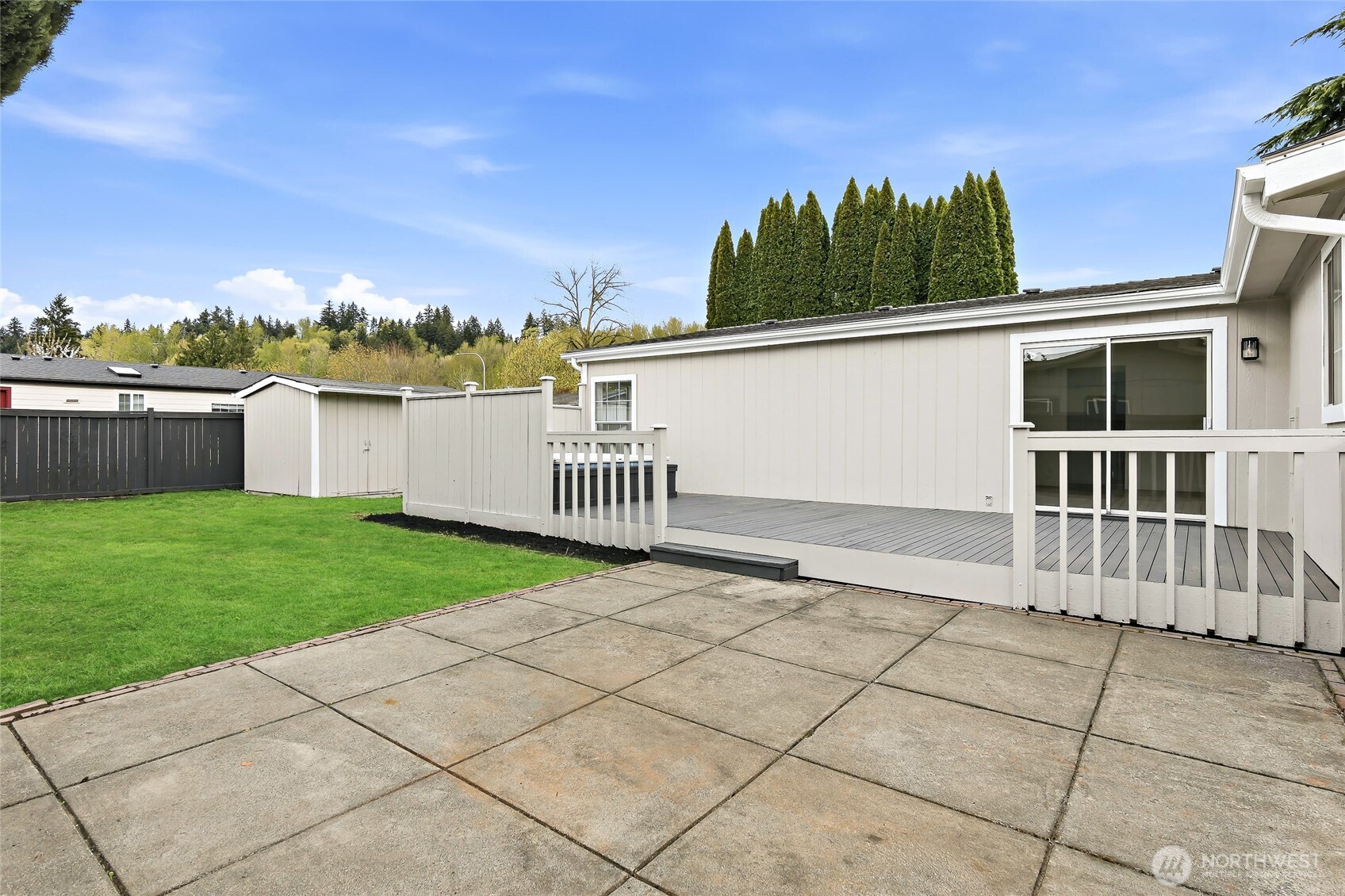 410 V Place SE