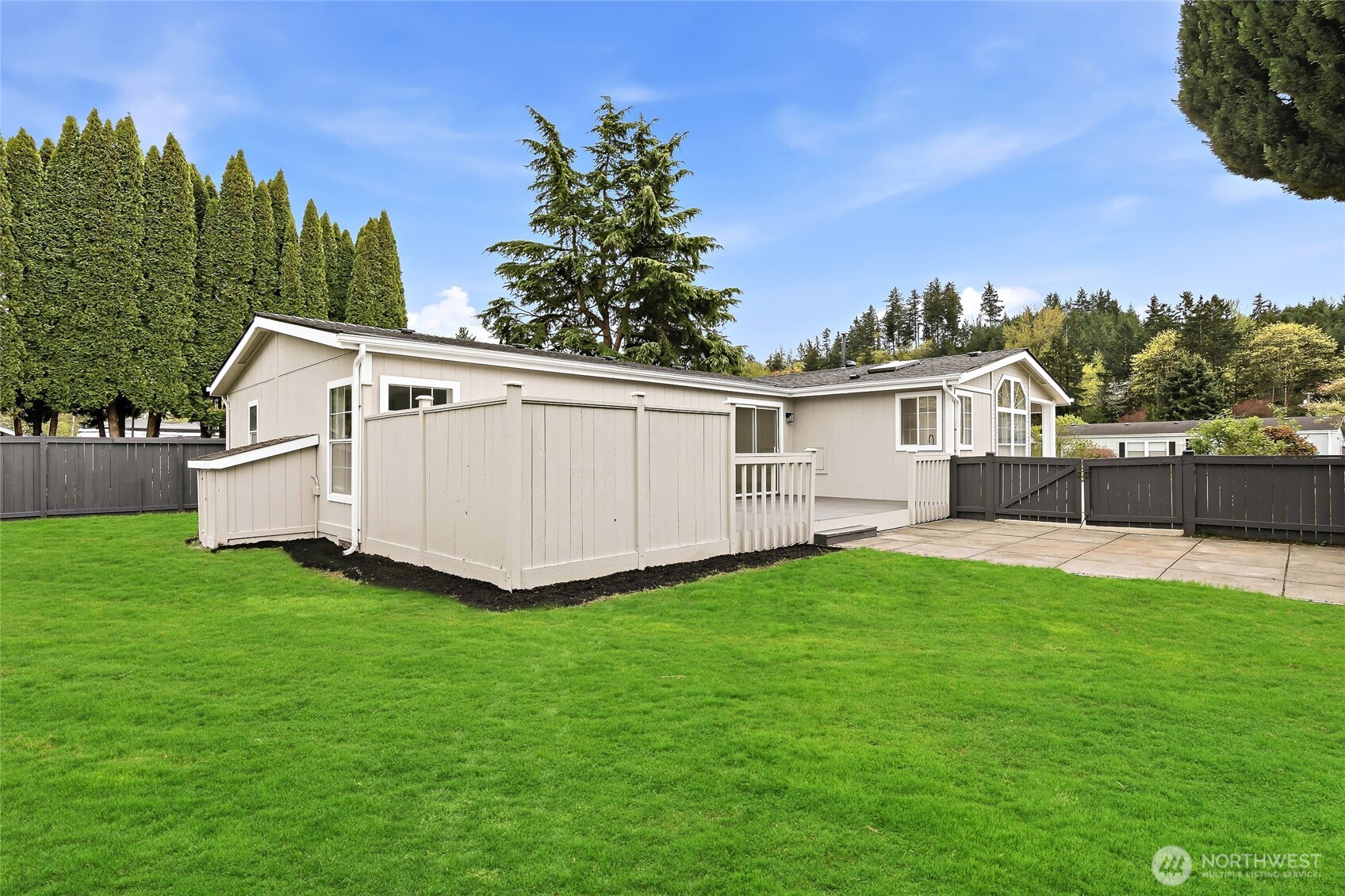 410 V Place SE