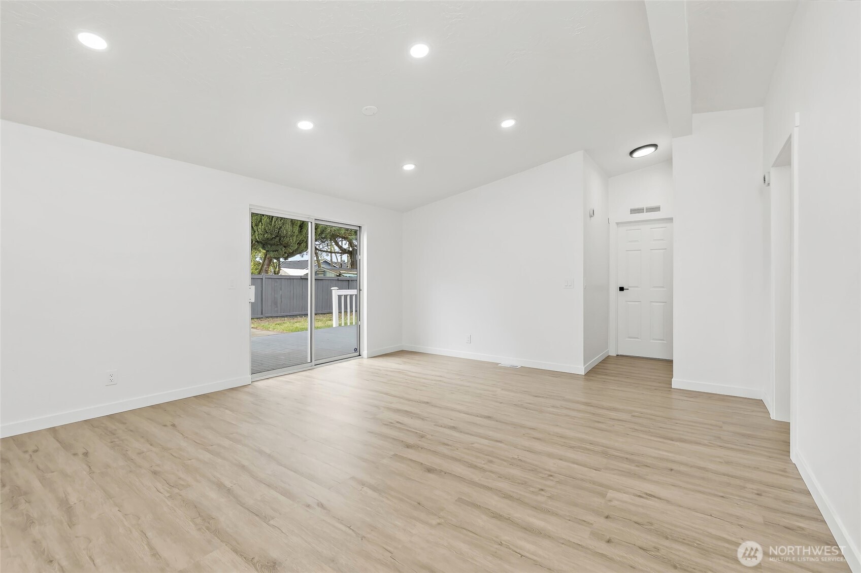 410 V Place SE