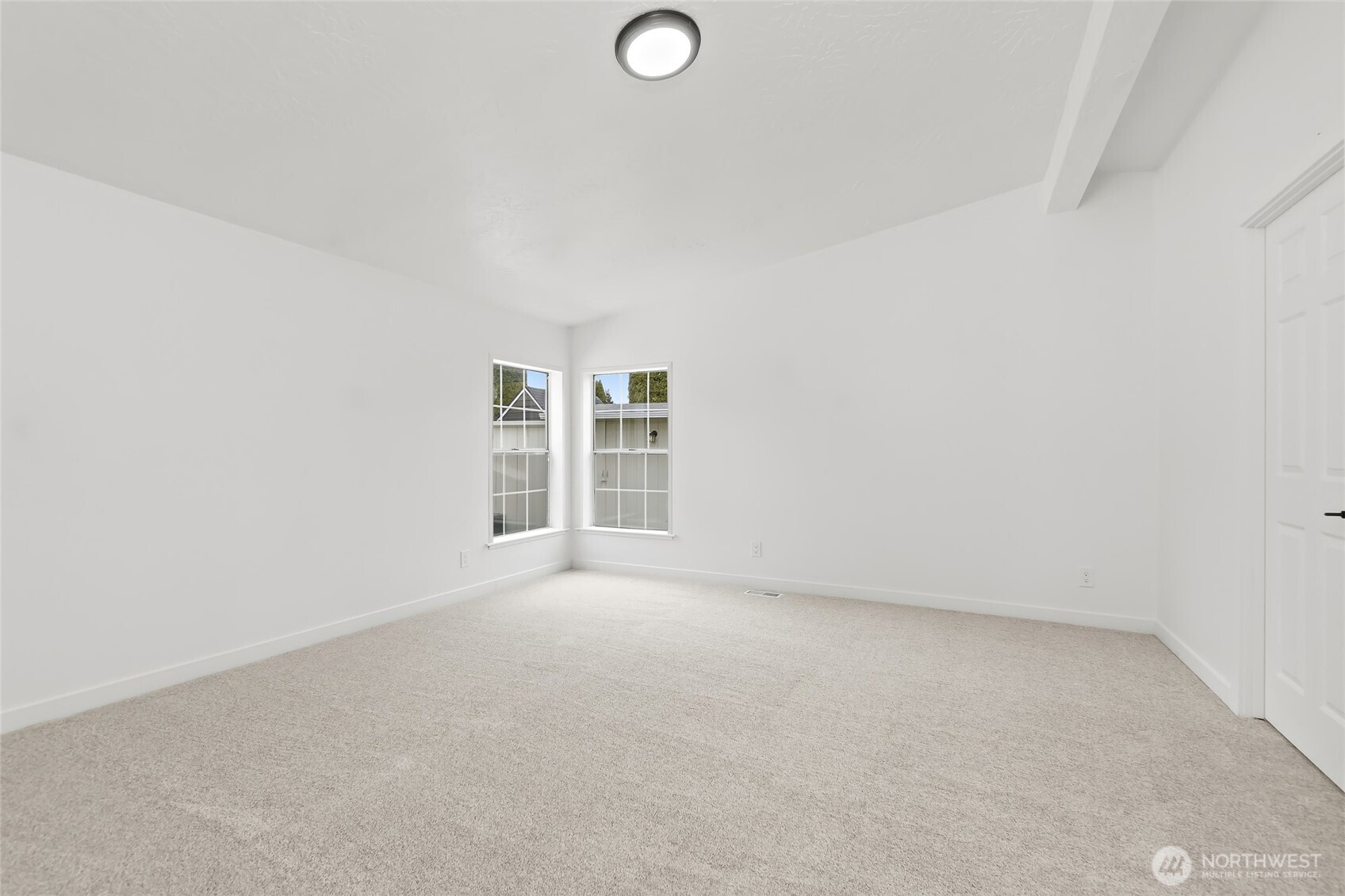 410 V Place SE