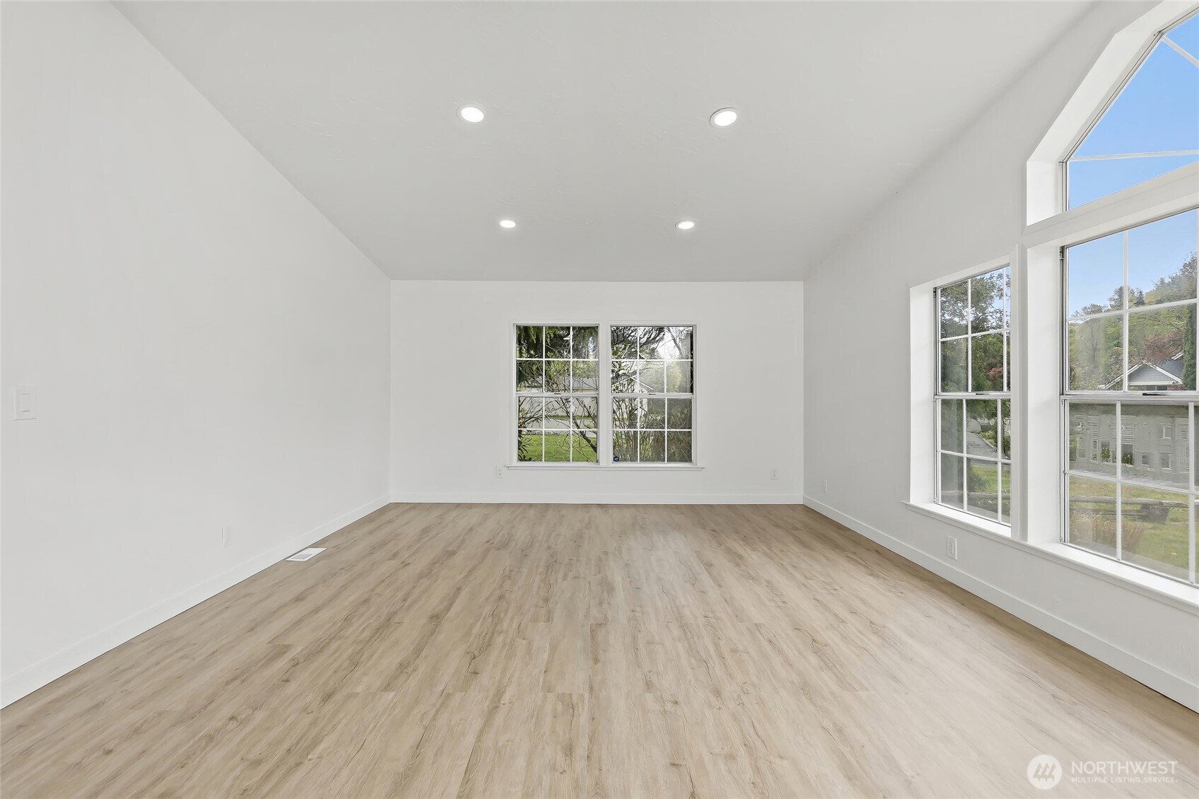 410 V Place SE