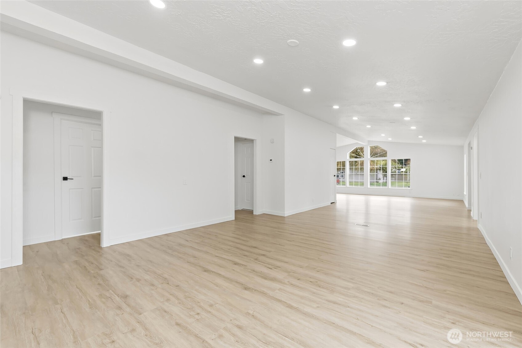 410 V Place SE
