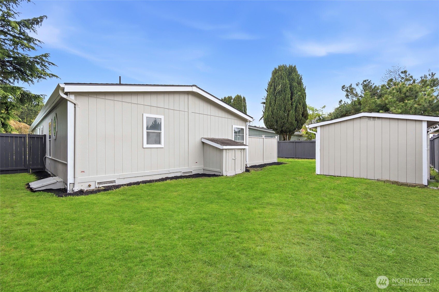 410 V Place SE