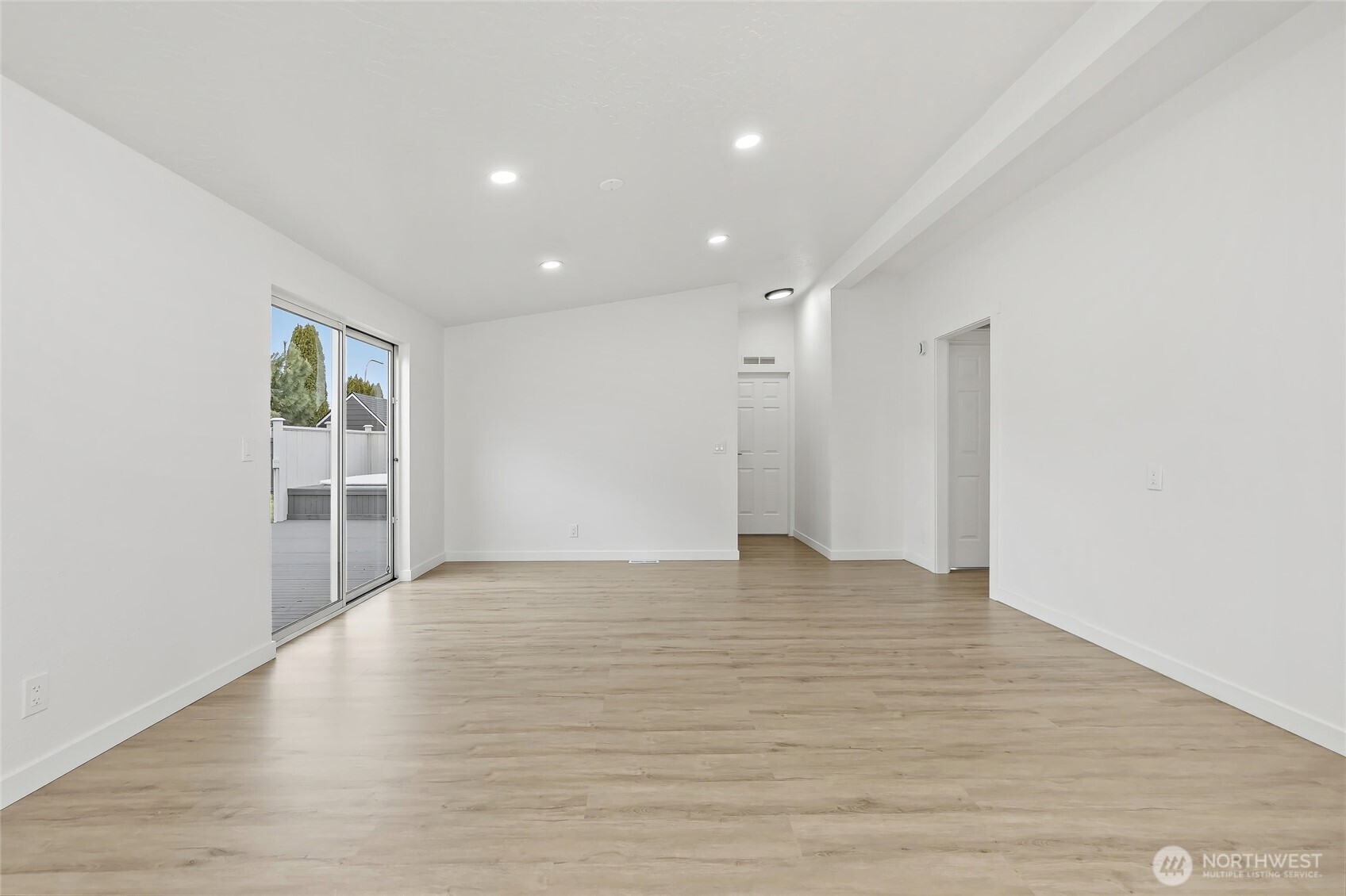410 V Place SE