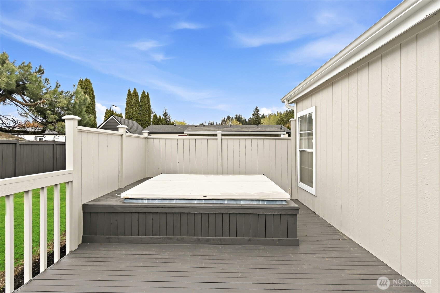 410 V Place SE