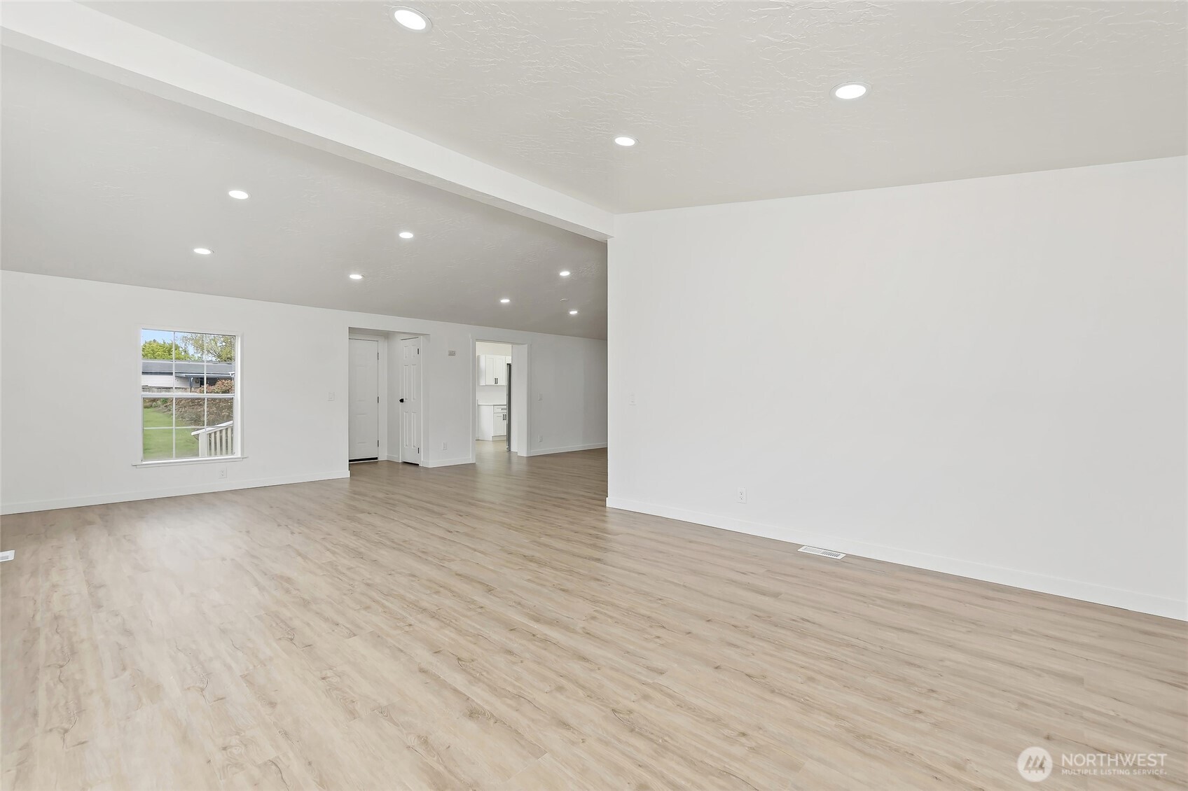 410 V Place SE