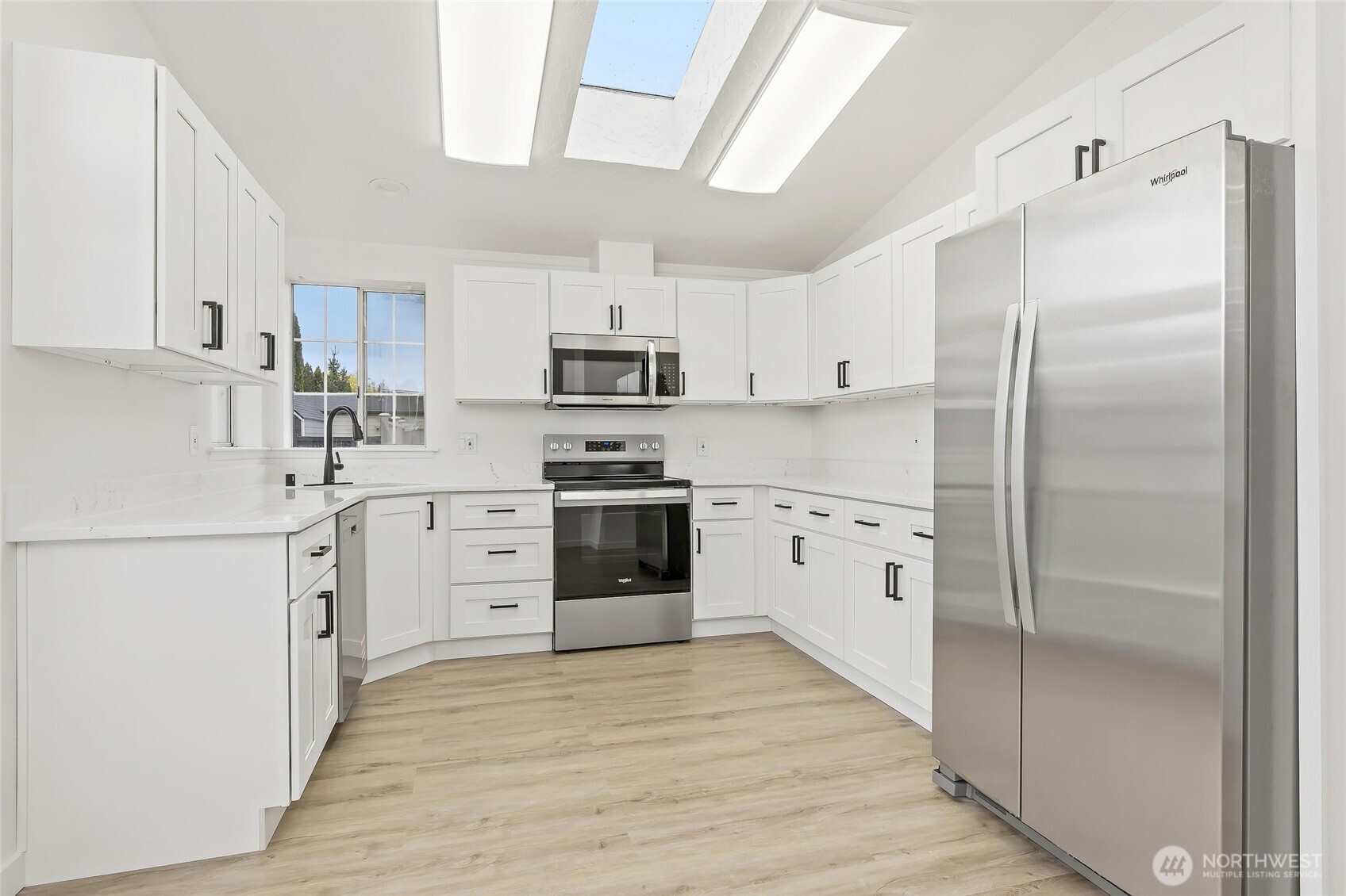 410 V Place SE