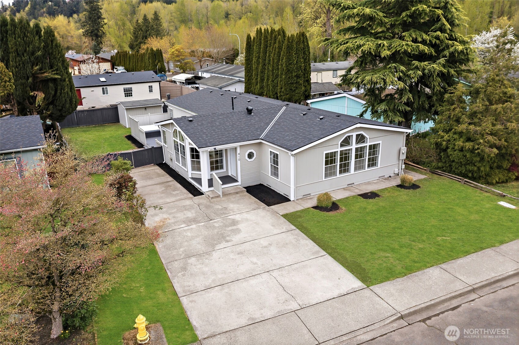 410 V Place SE