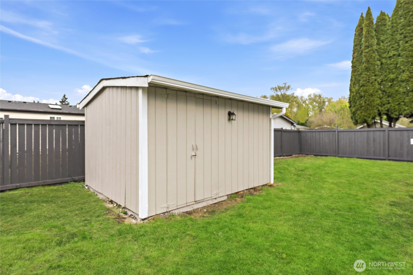 410 V Place SE