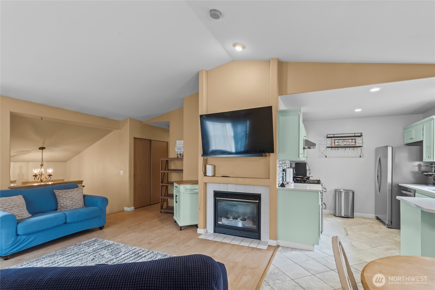 1305 185th Street E