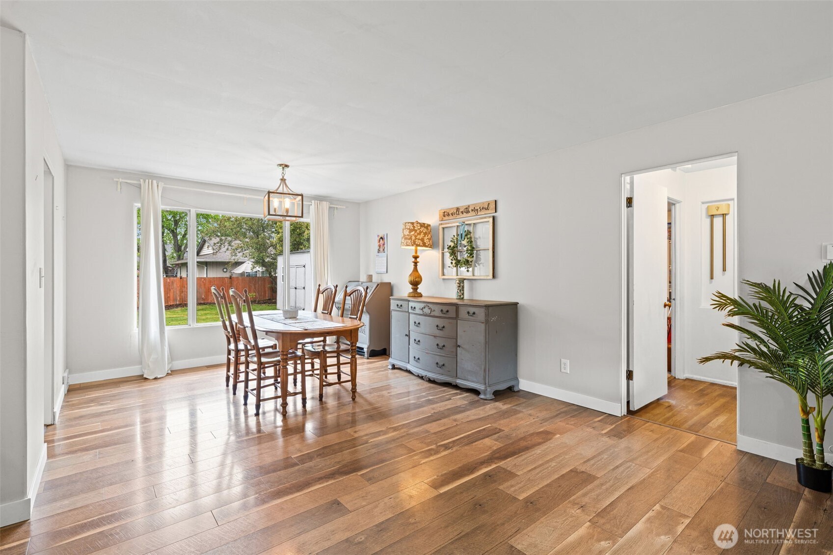 1609 W Pioneer Avenue