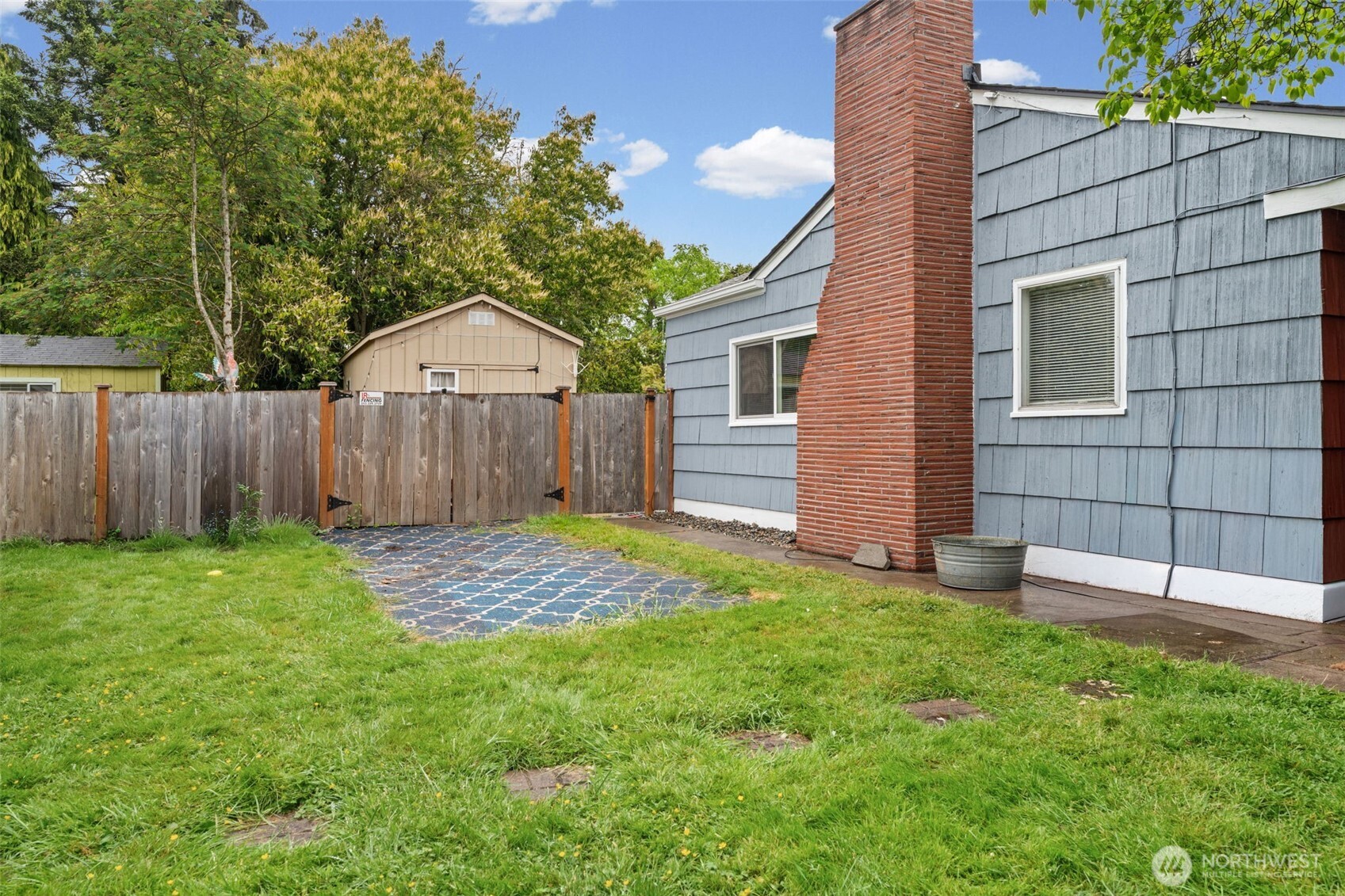 1609 W Pioneer Avenue