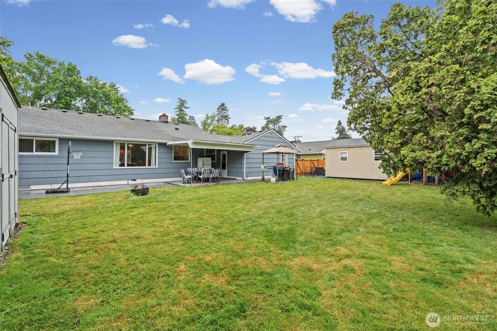 1609 W Pioneer Avenue
