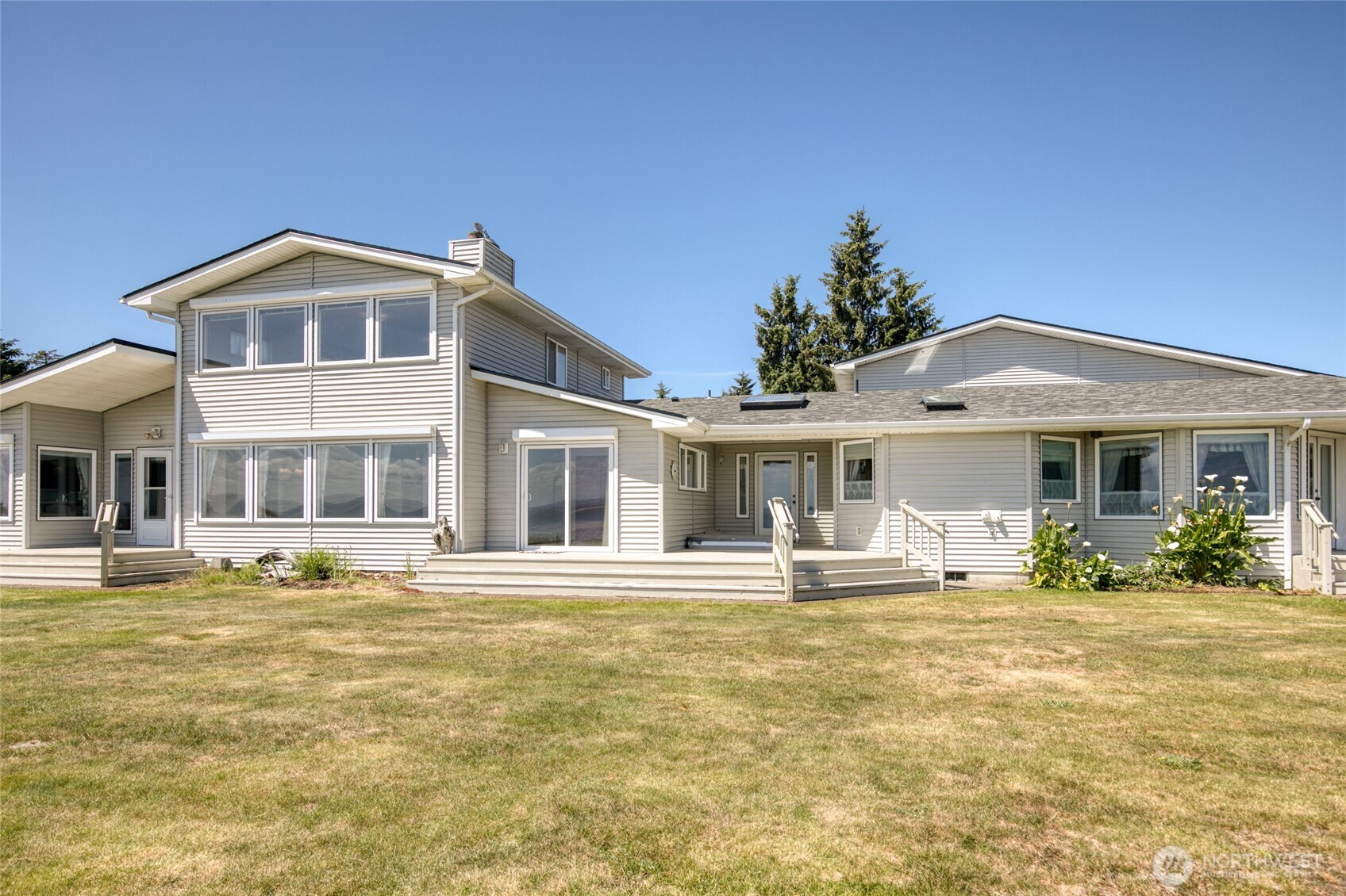 544 Chinook Avenue SE