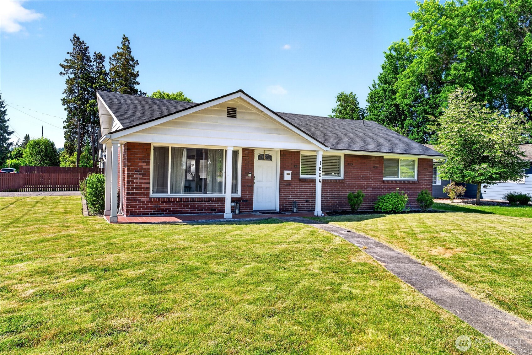 1604 W Pioneer Avenue