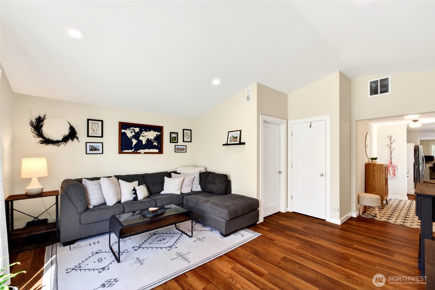 1604 W Pioneer Avenue