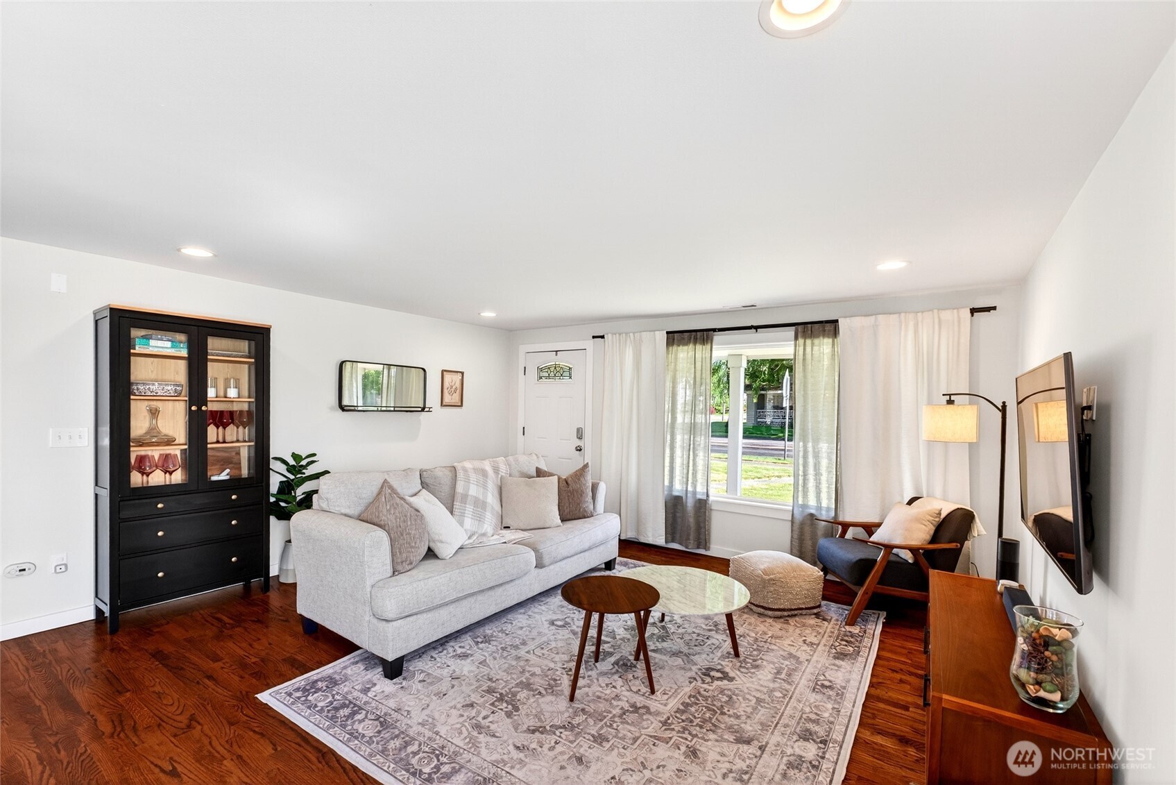 1604 W Pioneer Avenue