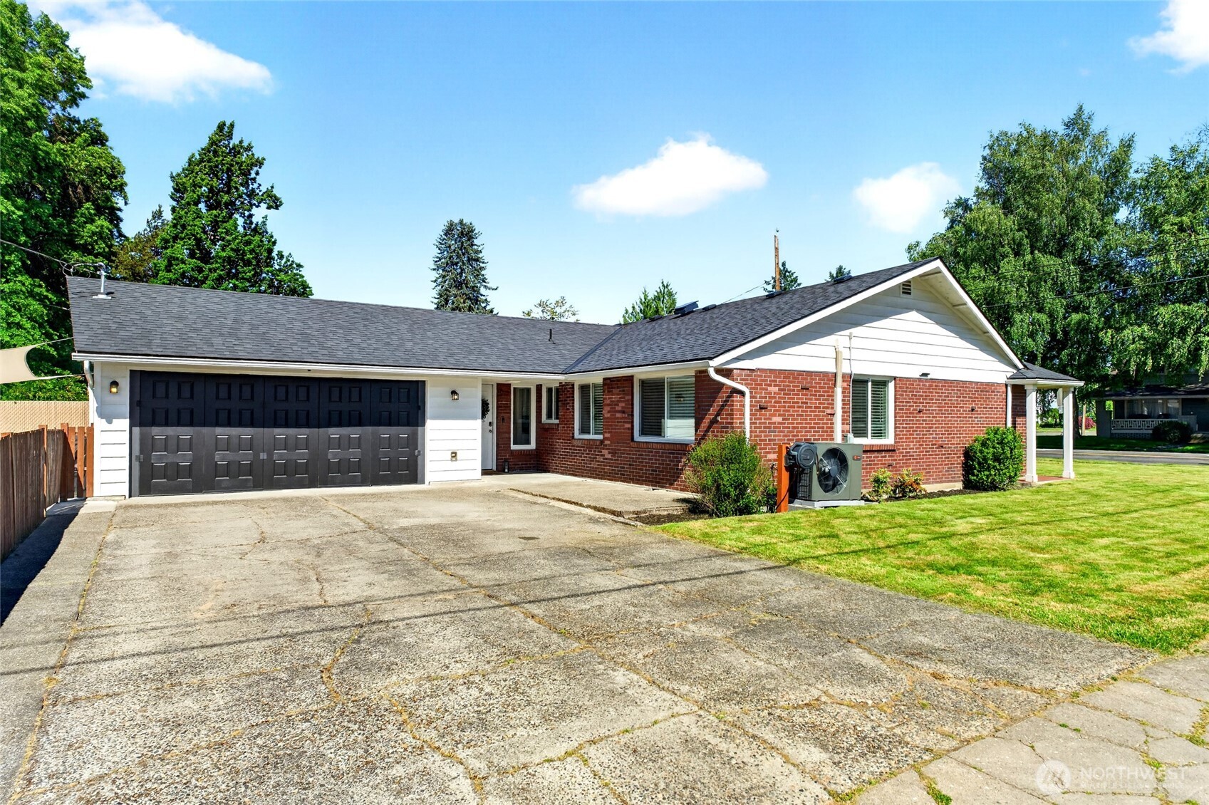 1604 W Pioneer Avenue