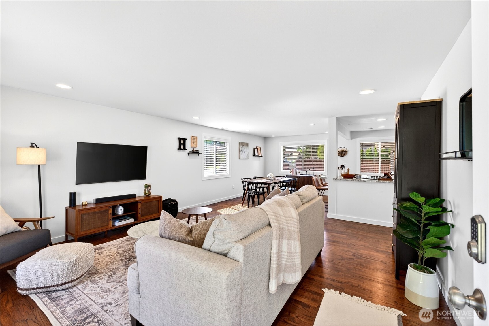 1604 W Pioneer Avenue